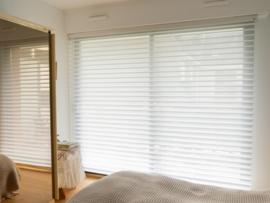 Stores silhouettes chambre