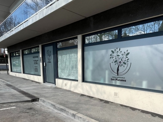 Vitro personnalisée pour un cabinet Ostéo à Amiens