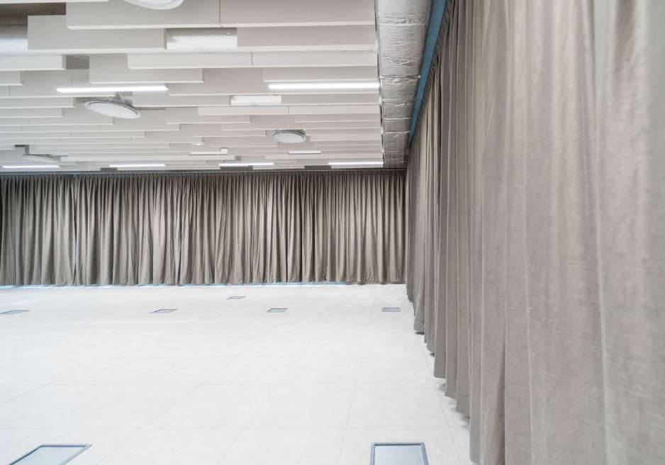 rideaux salle de réunion avec rail