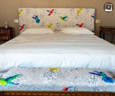 tête de lit et banc sur mesure à motifs